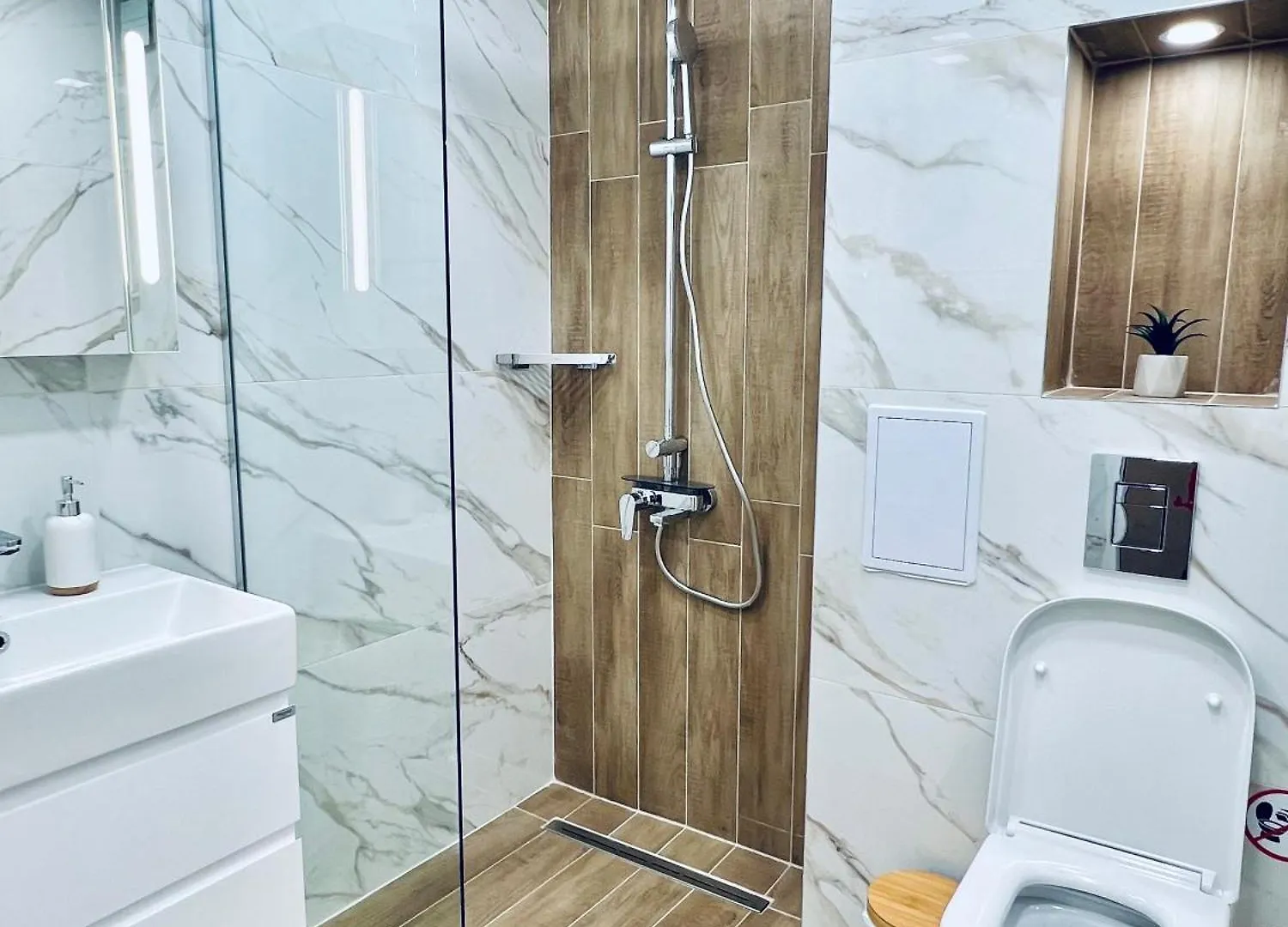 Luxury City Center Apartment With Free Parking Plovdiv