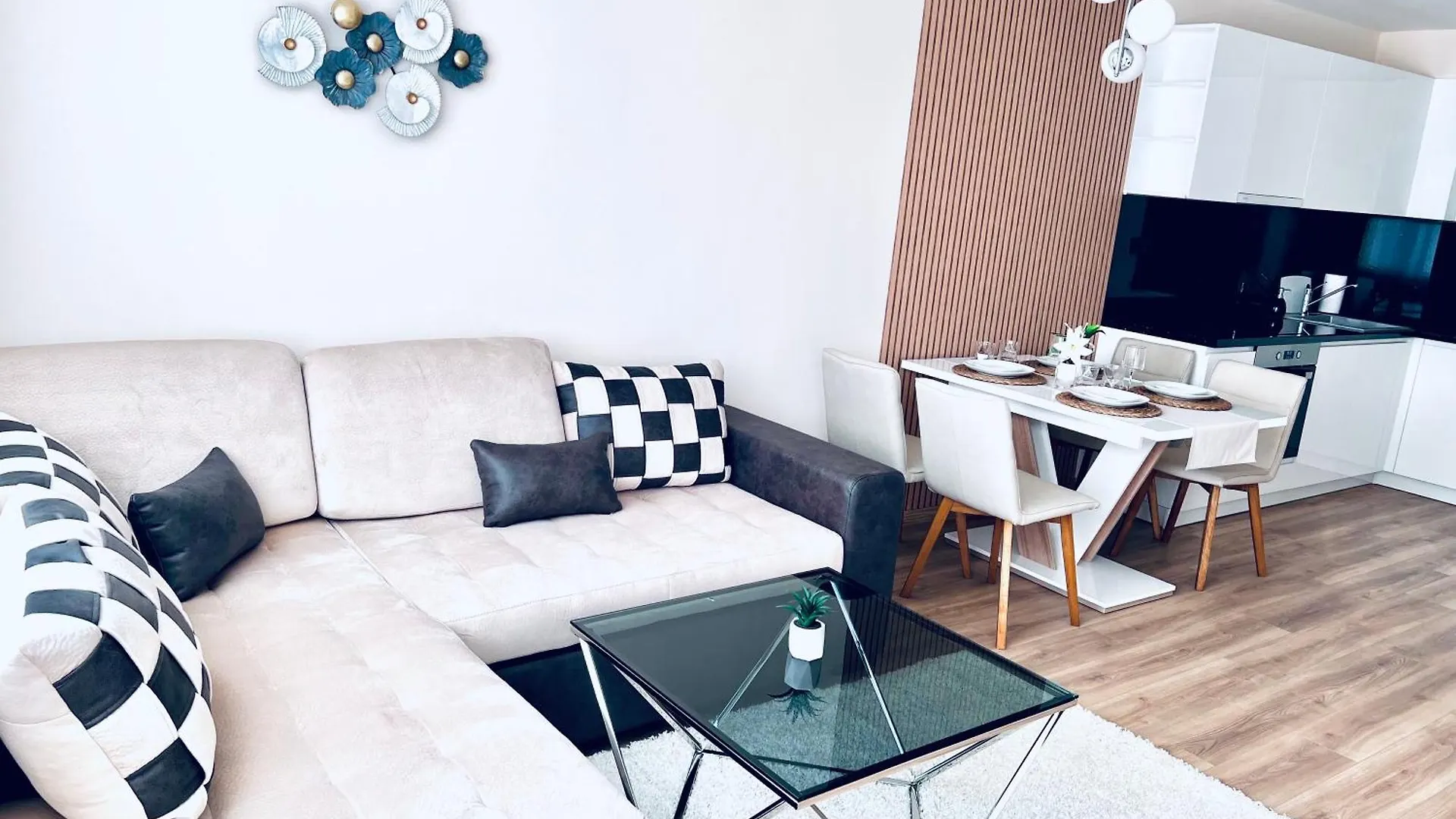Luxury City Center Apartment With Free Parking Plovdiv Bulgaria